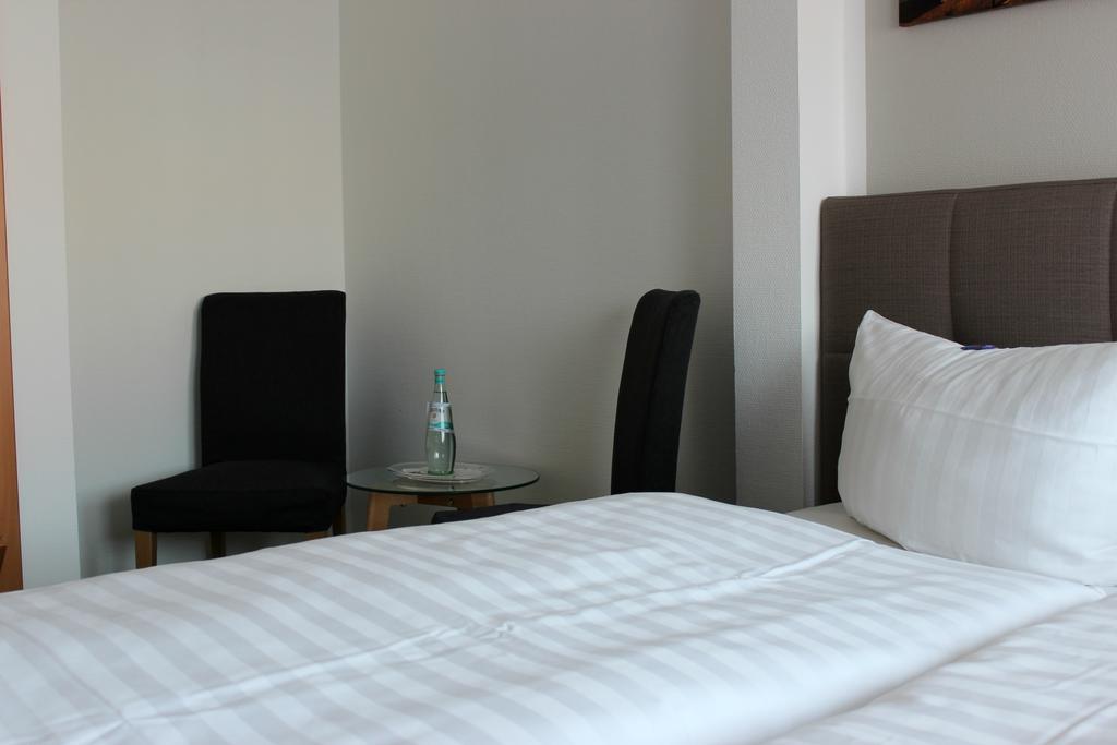 Hotel Und Restaurant "Zur Zwiebel" Peenemunde Eksteriør bilde